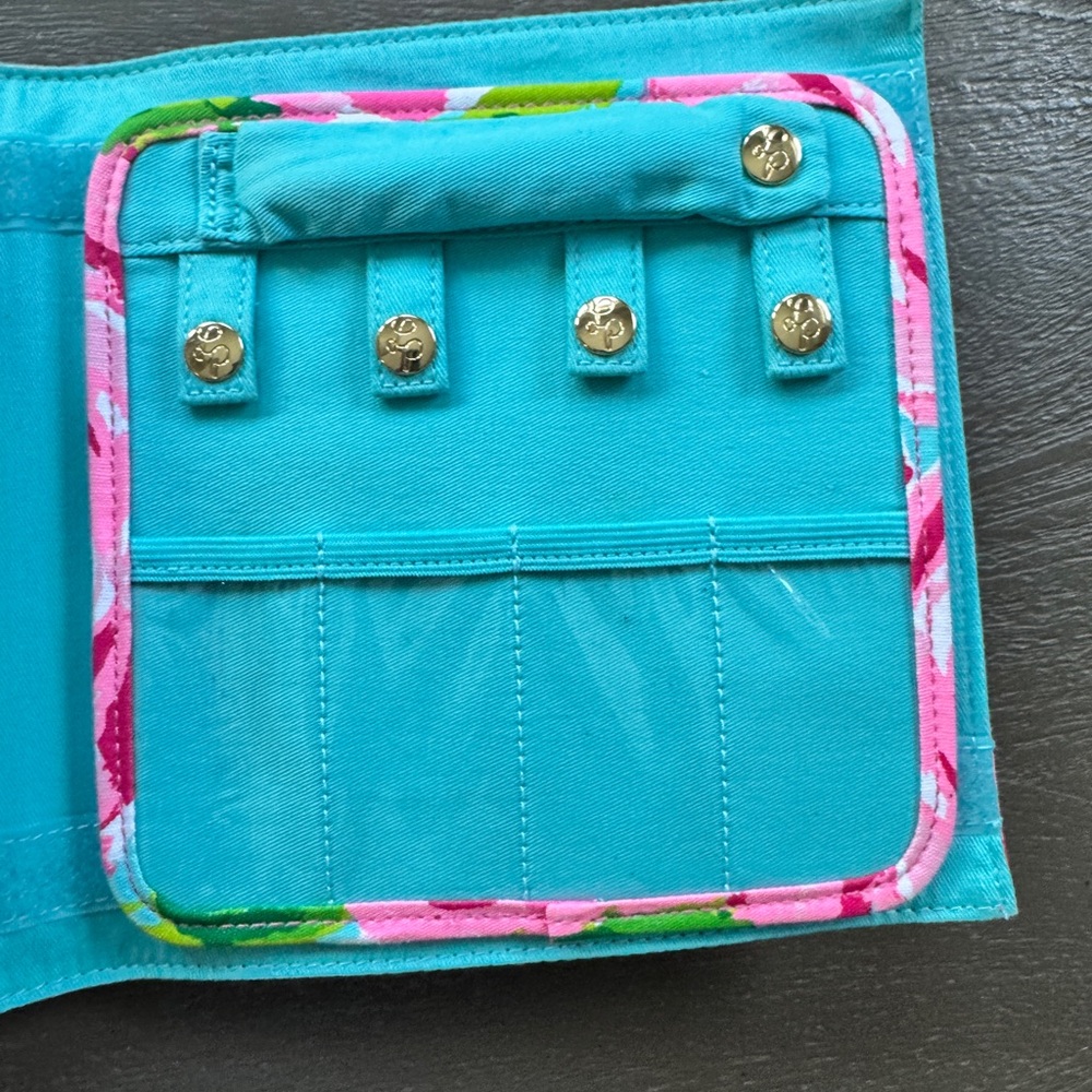 Lilly Pulitzer First Impressions Travel Jewelry Case with 4 compartments, 8”x8” - Picture 4 of 8